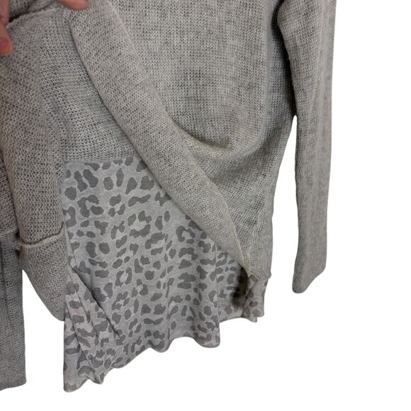 Flora Ashley Sweater TwoFer Layered Blouse Top Shirt Animal Gray M bv - Picture 4 of 8